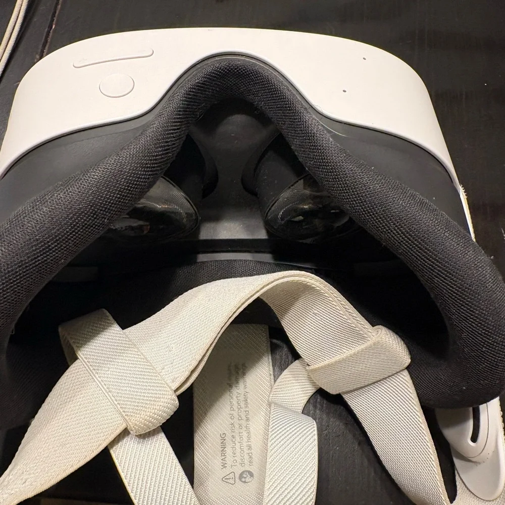 White VR Headset